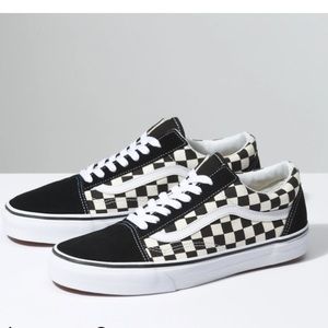 New, never worn classic checkered vans. Men’s 7.5 Women’s 9.